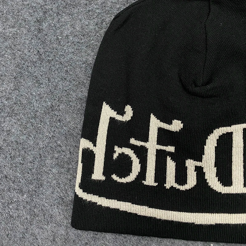 Gorro de punto de hilo Jacquard con letras a la moda, jersey versátil y cálido, gorro de otoño e invierno para hombres y mujeres