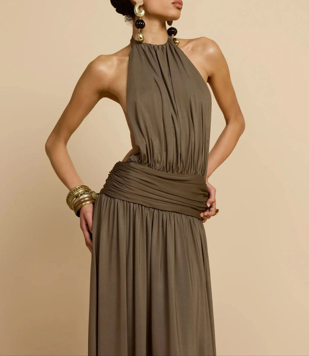 Ropa de mujer europea y americana 2025, novedad de verano, vestido largo plisado con cuello y espalda descubierta, vestido con temperamento