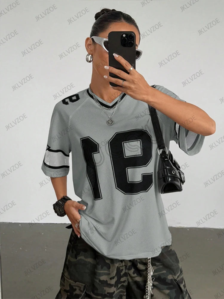 Novedad de verano, camiseta negra con estampado de velocidad 91 para mujer, camiseta de fútbol deportiva de manga corta con cuello en V y retazos, Tops holgados de gran tamaño Y2K