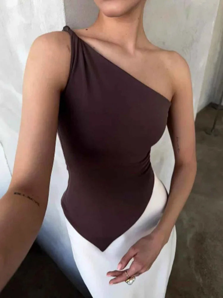 2025 nueva camiseta informal de moda para mujer Color sólido un solo hombro asimétrico ajustado Top cuello de una sola pieza YUNO STUDIOS