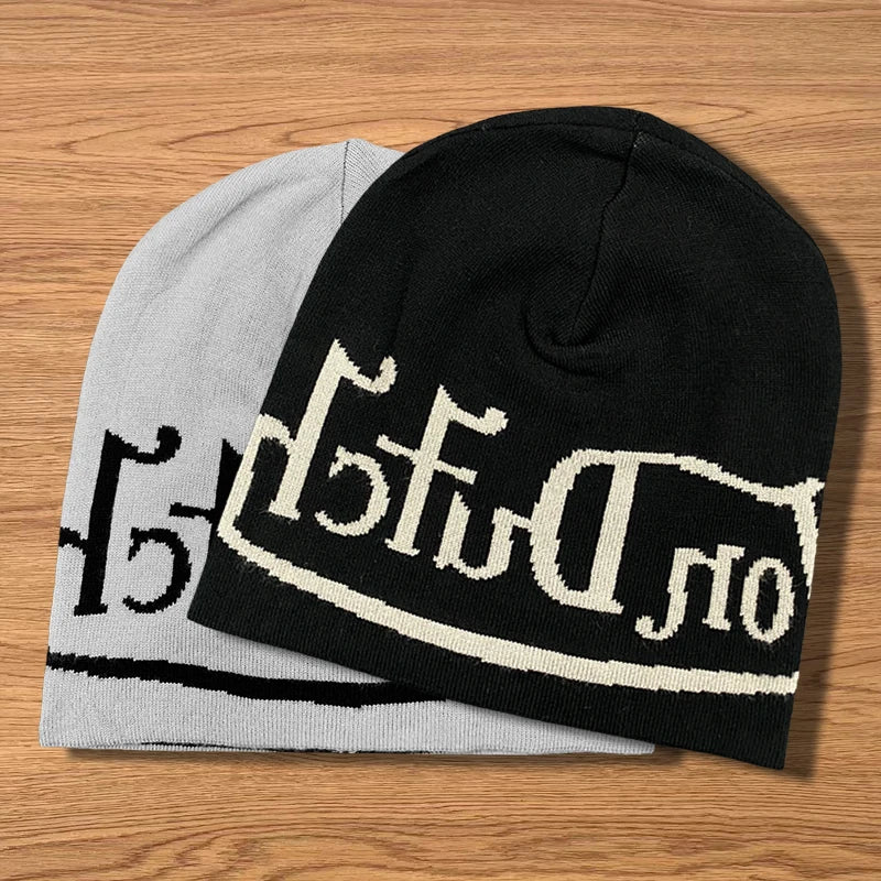 Gorro de punto de hilo Jacquard con letras a la moda, jersey versátil y cálido, gorro de otoño e invierno para hombres y mujeres YUNO STUDIOS