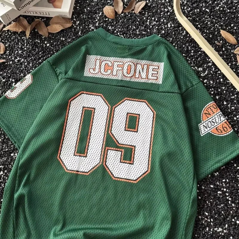 Camiseta de béisbol de manga corta con cuello en V de estilo americano, Top Retro deportivo holgado de verano para hombres y mujeres YUNO STUDIOS