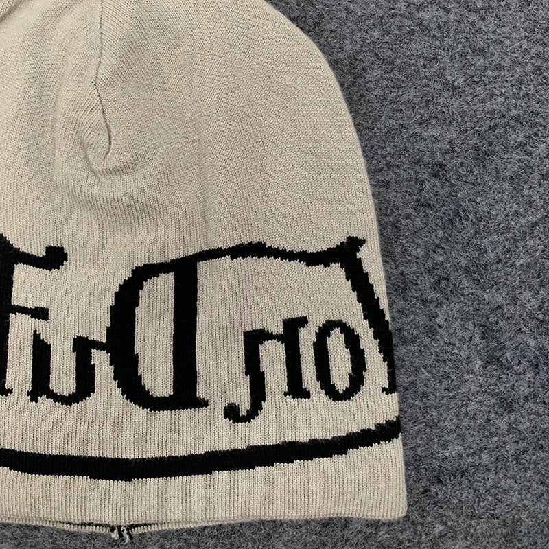 Gorro de punto de hilo Jacquard con letras a la moda, jersey versátil y cálido, gorro de otoño e invierno para hombres y mujeres